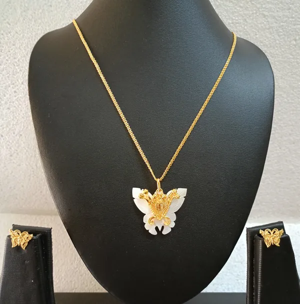 Gold_Plated_Brass_Unique_Butterfly_Design_on_Shell_Pendant_with_Matching_Earrings_Necklace_Set