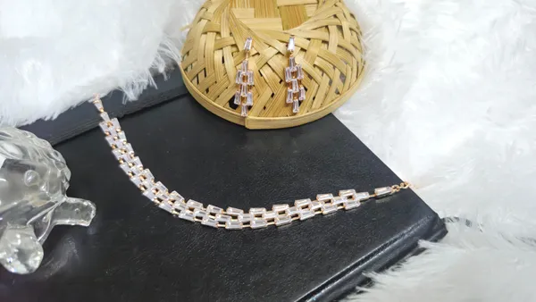 Rose_Gold_Crystal_Diamond_Set_With_Earrings_For_Women