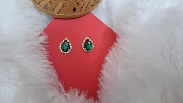 Rose_Gold_Platted_Green_Crystal_And_American_Diamond_Set_With_Earrings_For_Women