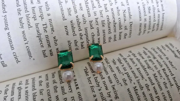 Rose_Gold_Platted_Green_Single_Crystal_Diamond_And_Pearl_Set_With_Earrings_For_Women