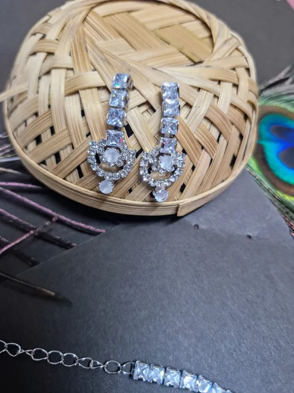 Silver_American_Diamond_Set_With_Earrings_For_Women