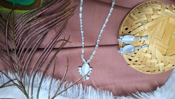 Silver_American_Diamond_Set_With_Crystal_And_Earrings_For_Women