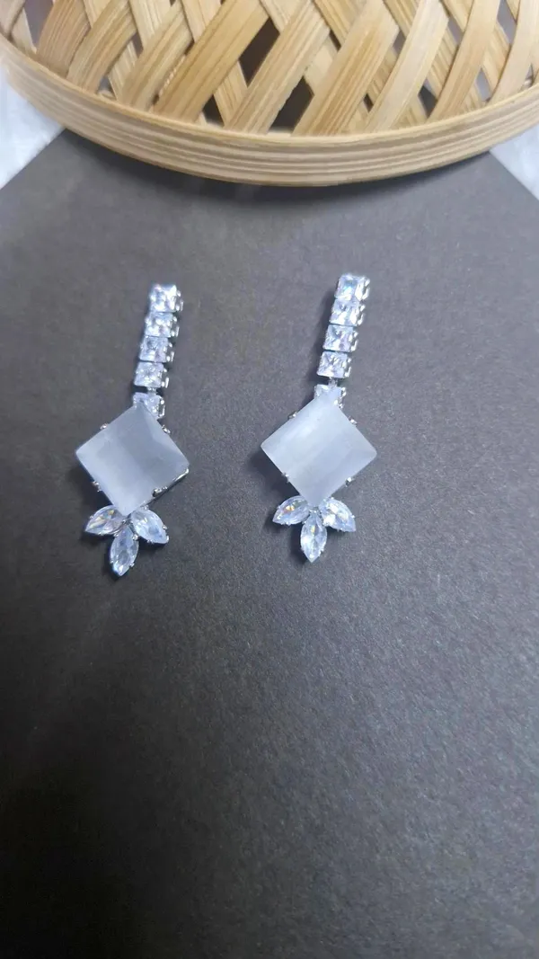 Silver_American_Diamond_Set_With_Earrings_For_Women