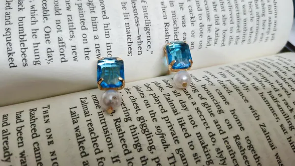 Rose_Gold_Platted_Blue_Single_Crystal_Diamond_And_Pearl_Set_With_Earrings_For_Women