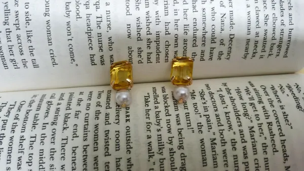 Rose_Gold_Platted_Yellow_Single_Crystal_Diamond_And_Pearl_Set_With_Earrings_For_Women
