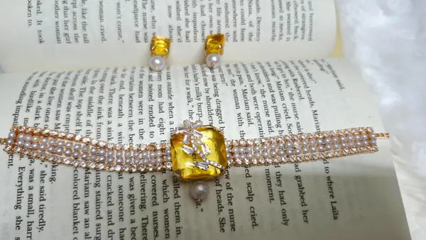 Rose_Gold_Platted_Yellow_Single_Crystal_Diamond_And_Pearl_Set_With_Earrings_For_Women