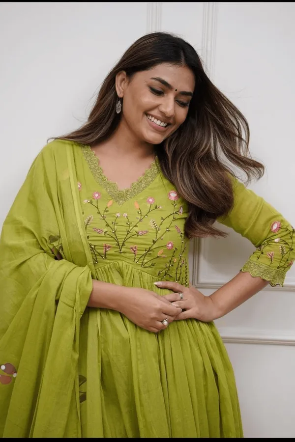 Green_Cotton_Neck_Embroidery_Kurta_Pant_&_Dupatta_Set
