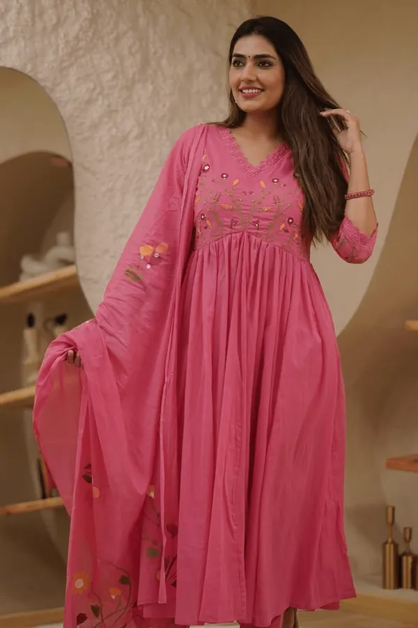 Pink_Cotton_Neck_Embroidery_Kurta_Pant_&_Dupatta_Set