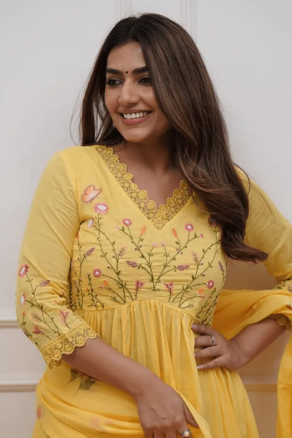 Yellow_Cotton_Neck_Embroidery_Suit