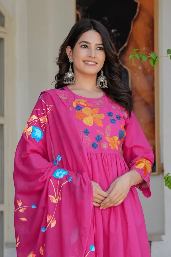 Pink_Elegant_Flower_Embroidery_Suit_With_Heavy_Dupatta