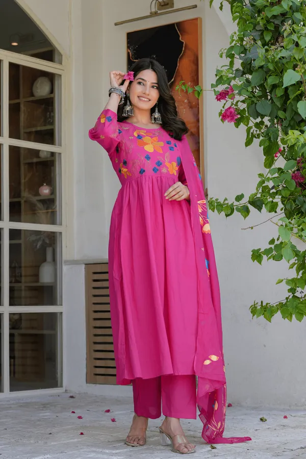 Pink_Elegant_Flower_Embroidery_Suit_With_Heavy_Dupatta