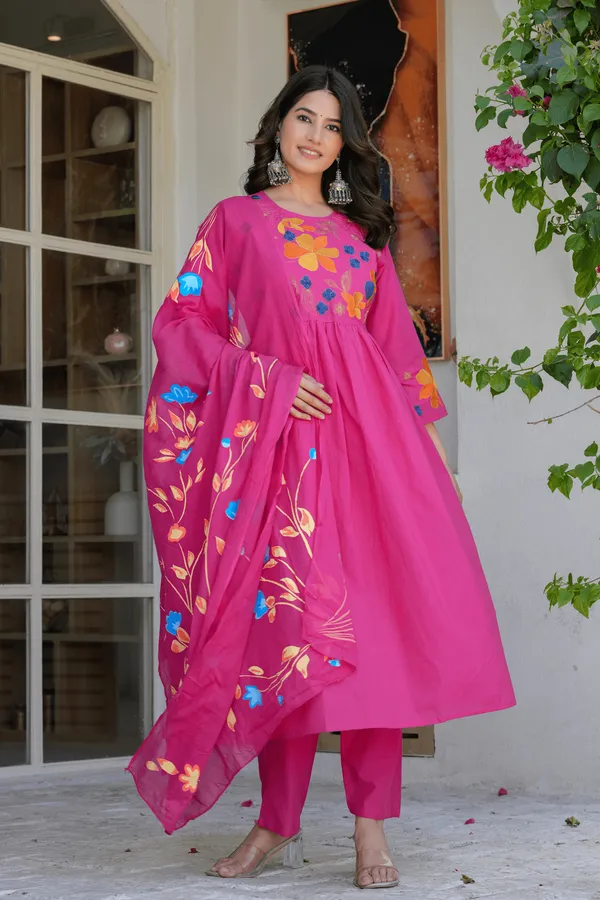 Pink_Elegant_Flower_Embroidery_Suit_With_Heavy_Dupatta