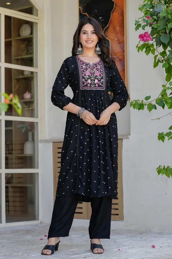 Black_Neck_Embroidered_Kurta_Set