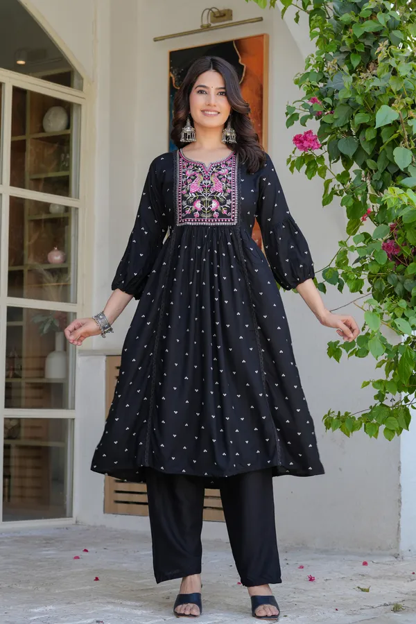 Black_Neck_Embroidered_Kurta_Set