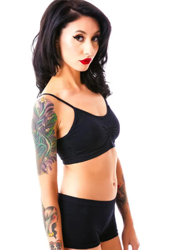 Adore_The_Ease_Of_Every_moment_Wth_Sporty_Spaghetti-Strap_Sports_Bra_&_Boyshort_Set