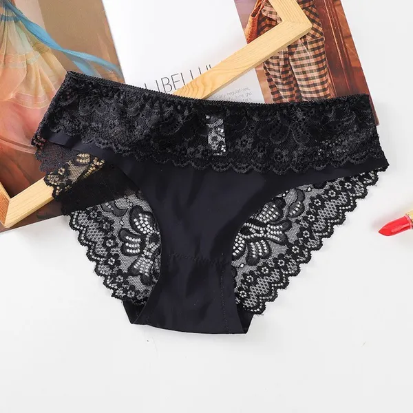 Adore_Every_Curve_With_Black_Low-Rise_Seamless_Lace_Underwear