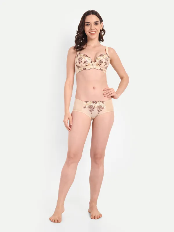 Feel_Adore_And_Beautiful_with_Embroidered_Lace_Steel-Ring_Bra_Set