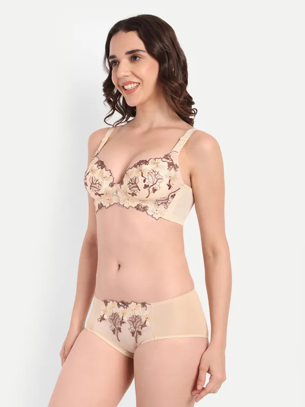 Feel_Adore_And_Beautiful_with_Embroidered_Lace_Steel-Ring_Bra_Set