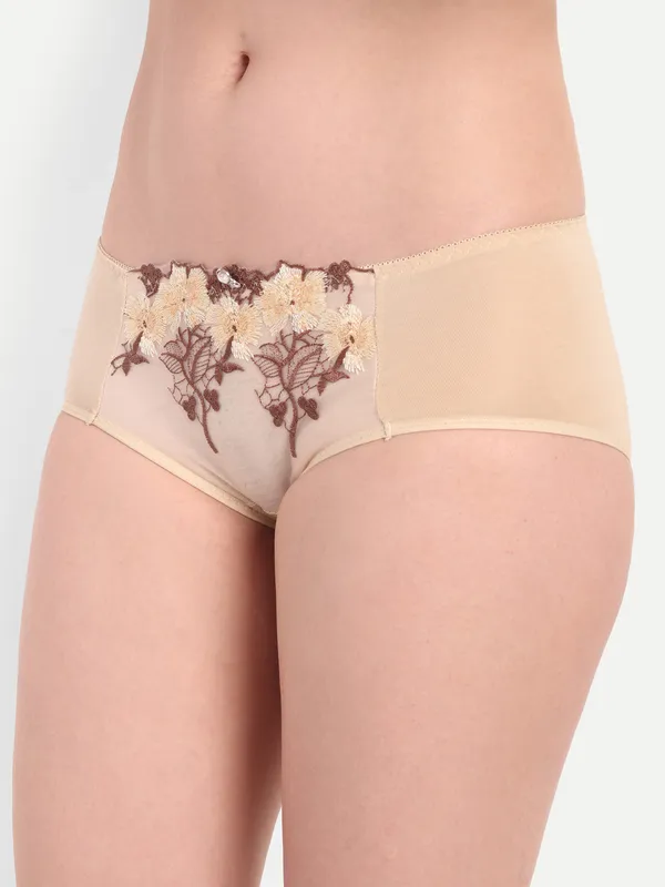 Feel_Adore_And_Beautiful_with_Embroidered_Lace_Steel-Ring_Bra_Set
