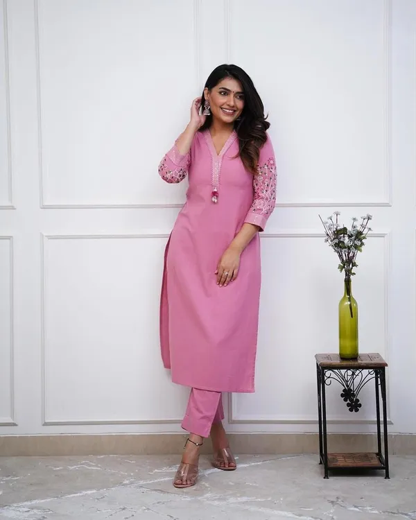 Multicolor_Trendy_Design_Rayon_Kurta_Set_For_Women
