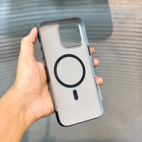 Black_&_White_Premium_Carbon_Fiber_Textured_Polycarbonate_Case
