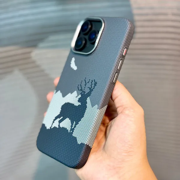 Black_&_White_Premium_Carbon_Fiber_Textured_Polycarbonate_Case