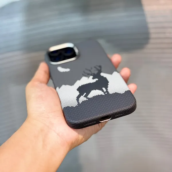 Black_&_White_Premium_Carbon_Fiber_Textured_Polycarbonate_Case