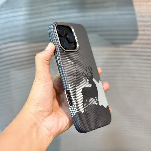 Black_&_White_Premium_Carbon_Fiber_Textured_Polycarbonate_Case