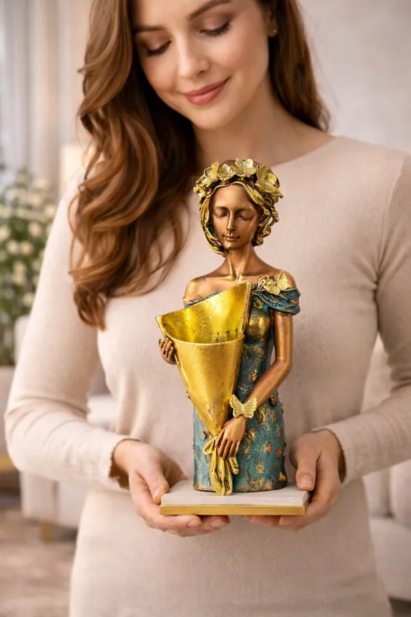 Elegant_Lady_with_Golden_Vase_Showpiece15_inch_–_Luxury_Artistic_Home_Décor