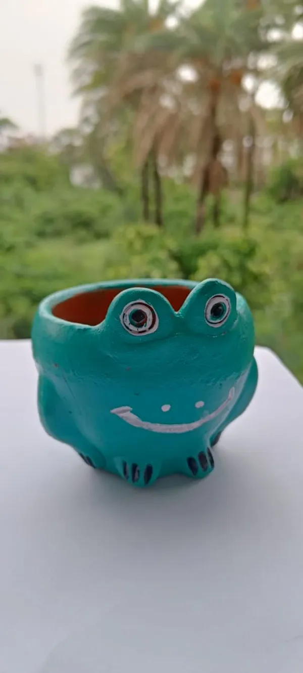 Green_Handmade_Eco-Friendly_Frog_Face_Clay_Planter_Pot_Cute_Animal_Theme_Pot_For_Desk_&_Garden