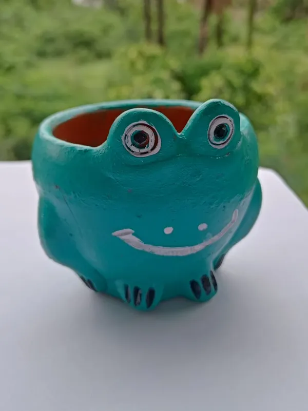 Green_Handmade_Eco-Friendly_Frog_Face_Clay_Planter_Pot_Cute_Animal_Theme_Pot_For_Desk_&_Garden