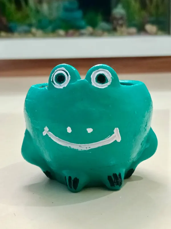 Green_Handmade_Eco-Friendly_Frog_Face_Clay_Planter_Pot_Cute_Animal_Theme_Pot_For_Desk_&_Garden