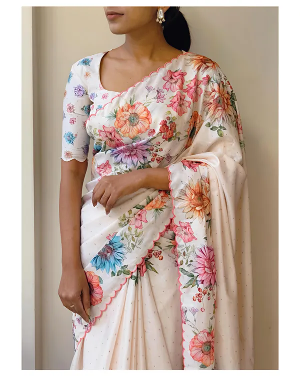White_Heavy_Handloom_Tussar_Silk_Saree_With_Unstitched_Blouse_With_Floral_Digital_Print_For_Women