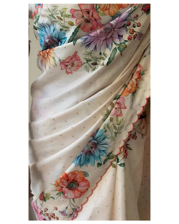 White_Heavy_Handloom_Tussar_Silk_Saree_With_Unstitched_Blouse_With_Floral_Digital_Print_For_Women