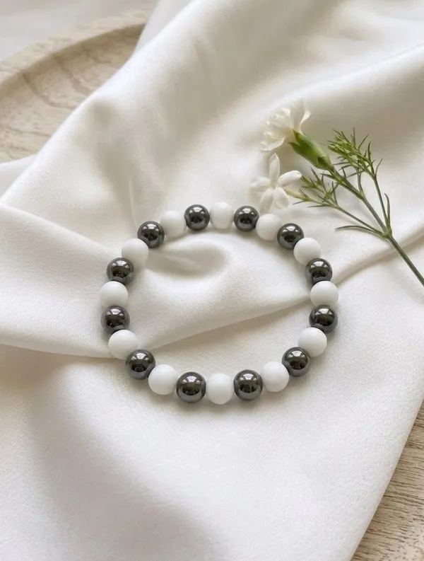 Minimalist_Metallic_and_White_Stone_Beaded_Bracelet_-_Handmade_Balancing_Stretch_Bracelet_for_Men_&_Women