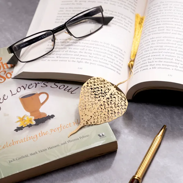 Handcrafted_Brass_Bookmark_?_Golden_Leaf_with_Tassel,_Elegant_Book_Lover_Gift_&_Reading_Accessory