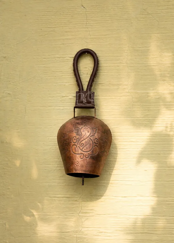 Metal_Wall_Hanging_Swiss_CowBell_with_Ganesha_Embossing