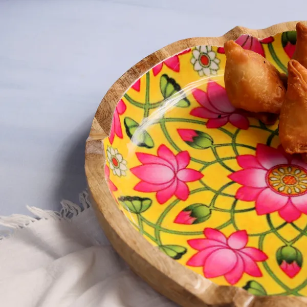 Yellow_&_Pink_Floral_Wooden_Enamel_Coated_Round_Serving_Platter_In_Mangowood_,_Snacks_Platter_For_Home_&_Dining_Table_,_Multipurpose_Tray_,_Serving_Tray_(_(28x28)Cm_)