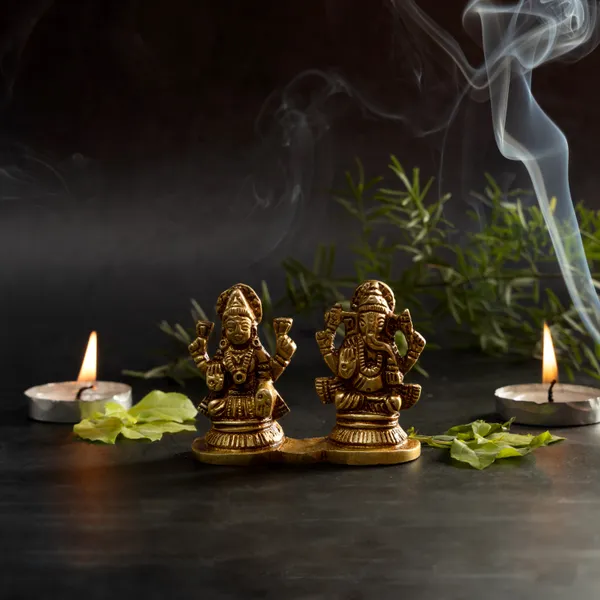 Premium_Brass_Laxmi_Ganesha_Idol_Pair_Decorative_Idol_Showpiece_|_2_Inch_Small_Idol_Pair_Statue_for_Mandir,_Pooja_Room_&_Temple_D?cor_Perfect_Diwali_Decoration_&_Festive_Gift