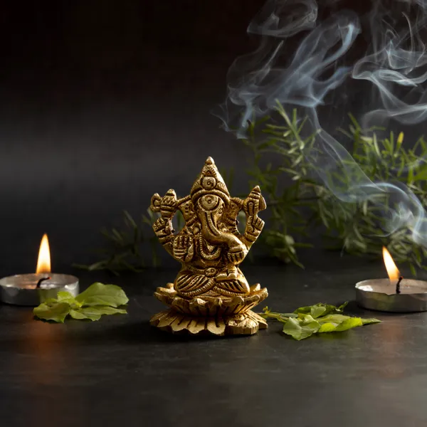 Premium_Brass_Ganesh_Ji_Murti_Decorative_Idol_Showpiece_|_2.5_Inch_Small_Ganpati_Statue_for_Mandir,_Pooja_Room_&_Temple_D?cor_|_Perfect_Diwali_Decoration_&_Festive_Gift