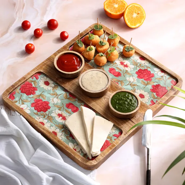 Red_&_Blue_Wooden_Enamel_Coated_Rectangle_Serving_Platter_With3_Bowls_In_Mangowood_,_Snacks_Platter_For_Home_&_Dining_Table_,_Chip_N_Dip_Platter_With_Handle_,_Serving_Tray_(_(31X25||3X3)Cm_)_(Set_Of_4)