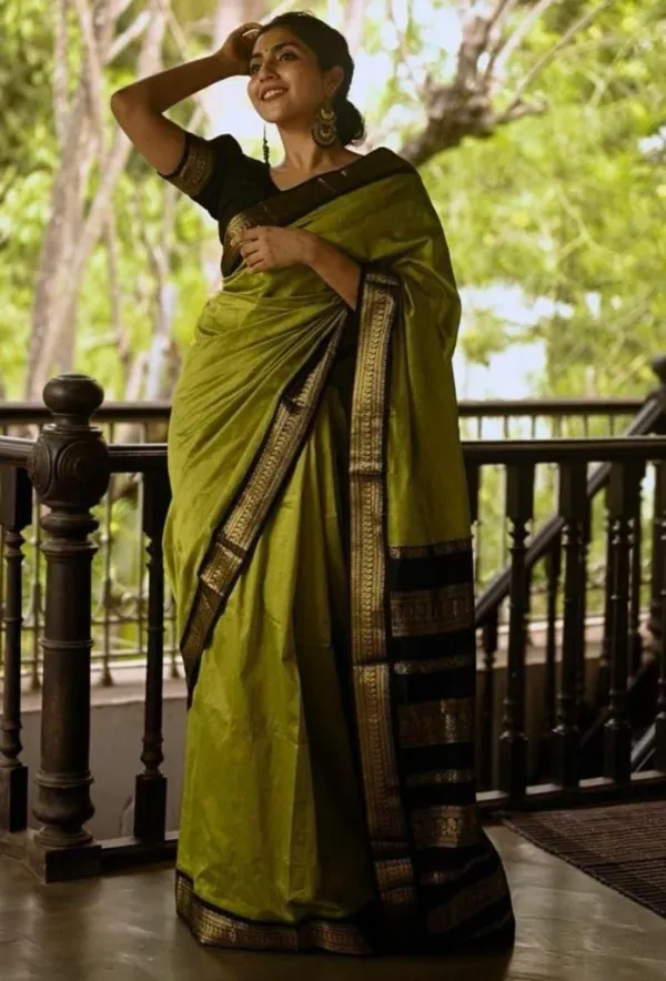 Green_Saree_With_Soft_Lichi_Silk_Fabric_With_Jacquard_Work_With_For_Women