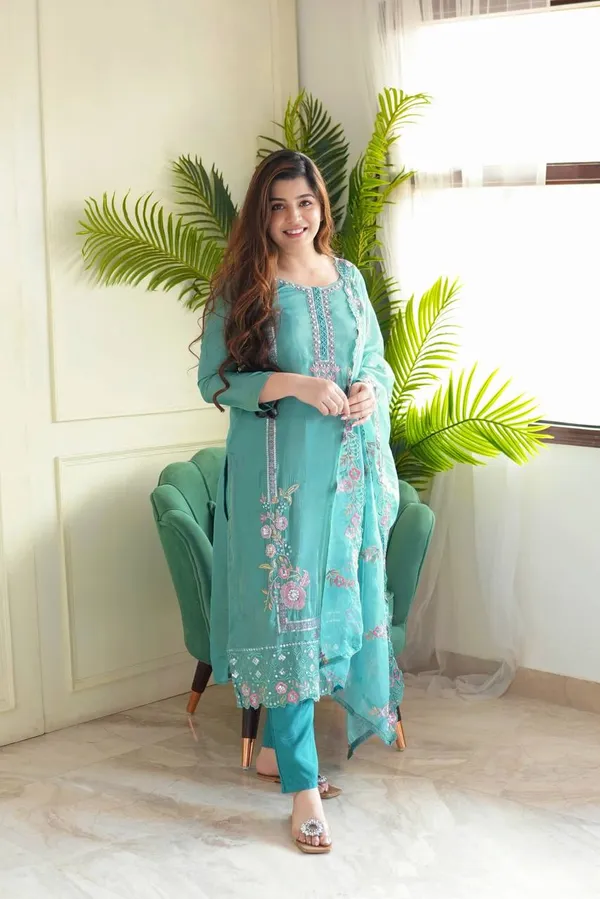 Elegant_Aqua_Floral_Embroidered_Anarkali_Suit