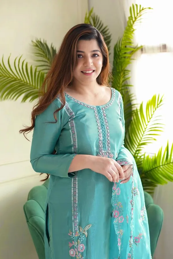 Elegant_Aqua_Floral_Embroidered_Anarkali_Suit