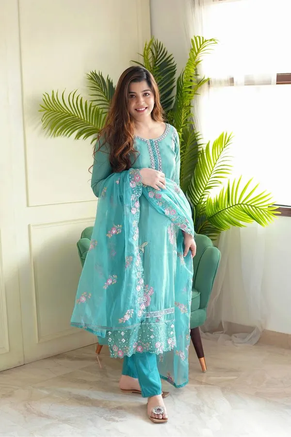 Elegant_Aqua_Floral_Embroidered_Anarkali_Suit
