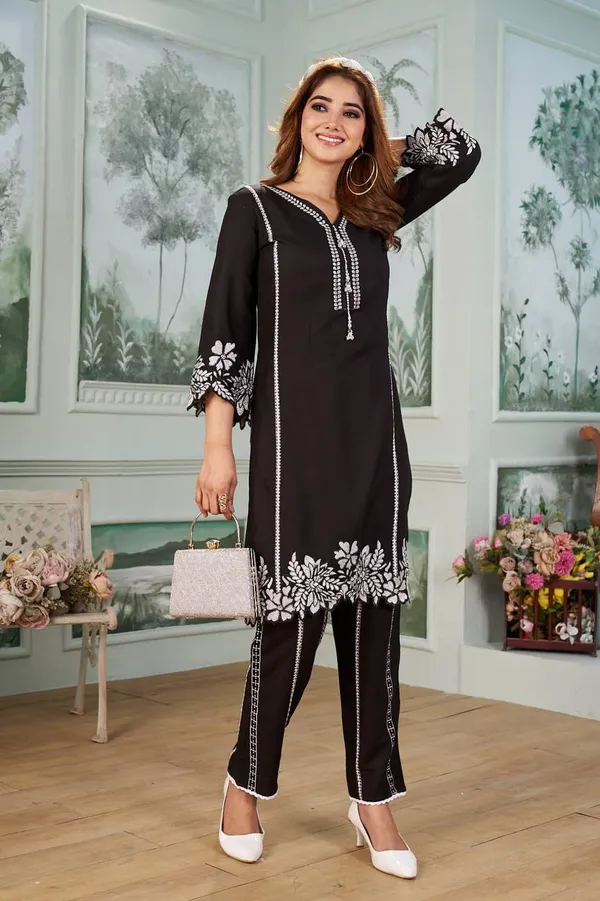Elegant_Black_Embroidered_Kurta_Set_with_White_Floral_Detailing