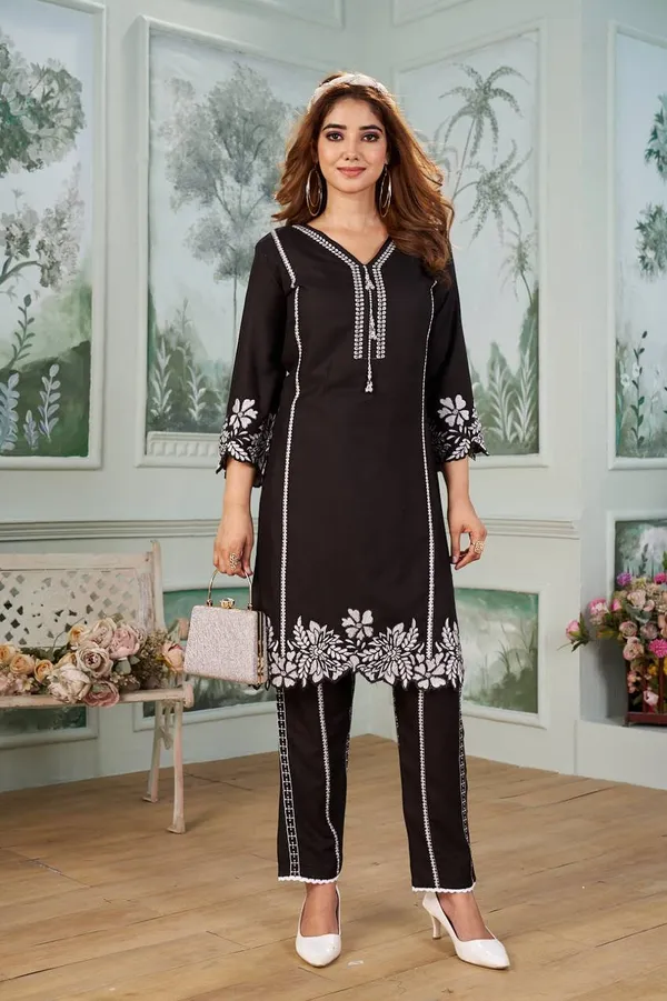 Elegant_Black_Embroidered_Kurta_Set_with_White_Floral_Detailing