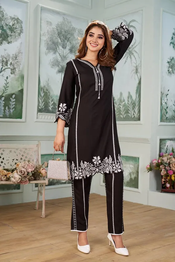 Elegant_Black_Embroidered_Kurta_Set_with_White_Floral_Detailing