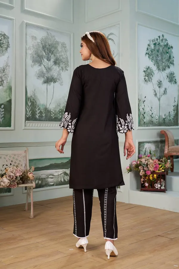 Elegant_Black_Embroidered_Kurta_Set_with_White_Floral_Detailing
