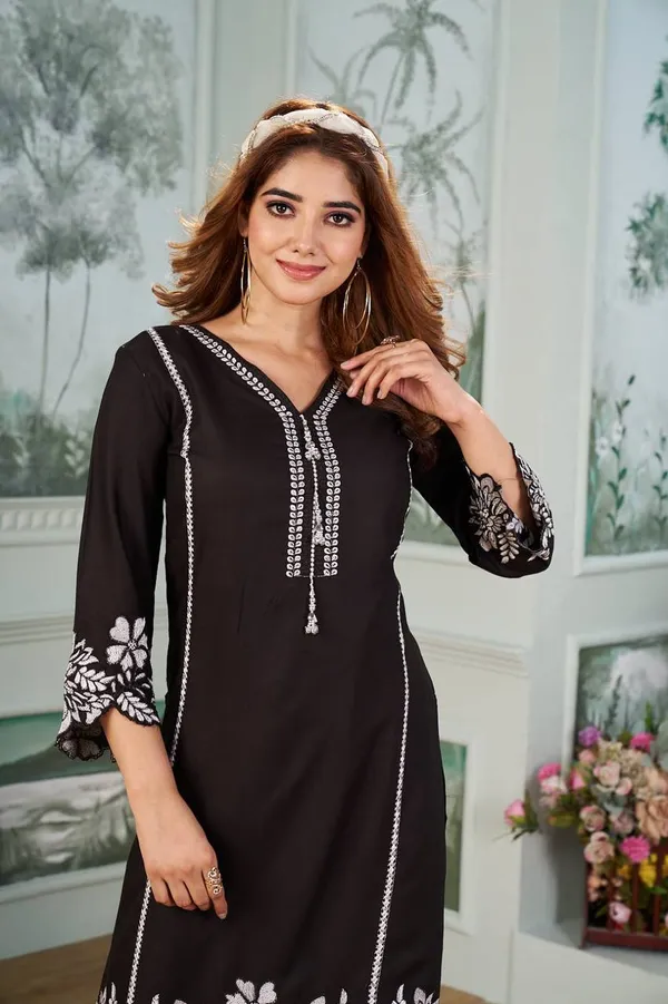 Elegant_Black_Embroidered_Kurta_Set_with_White_Floral_Detailing